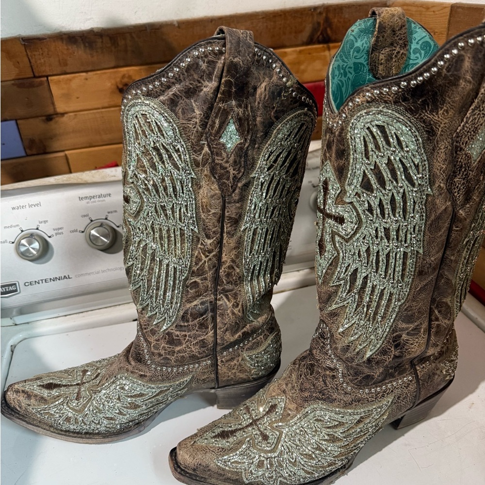 Corral Cross and Wing Cowboy Boots!!!